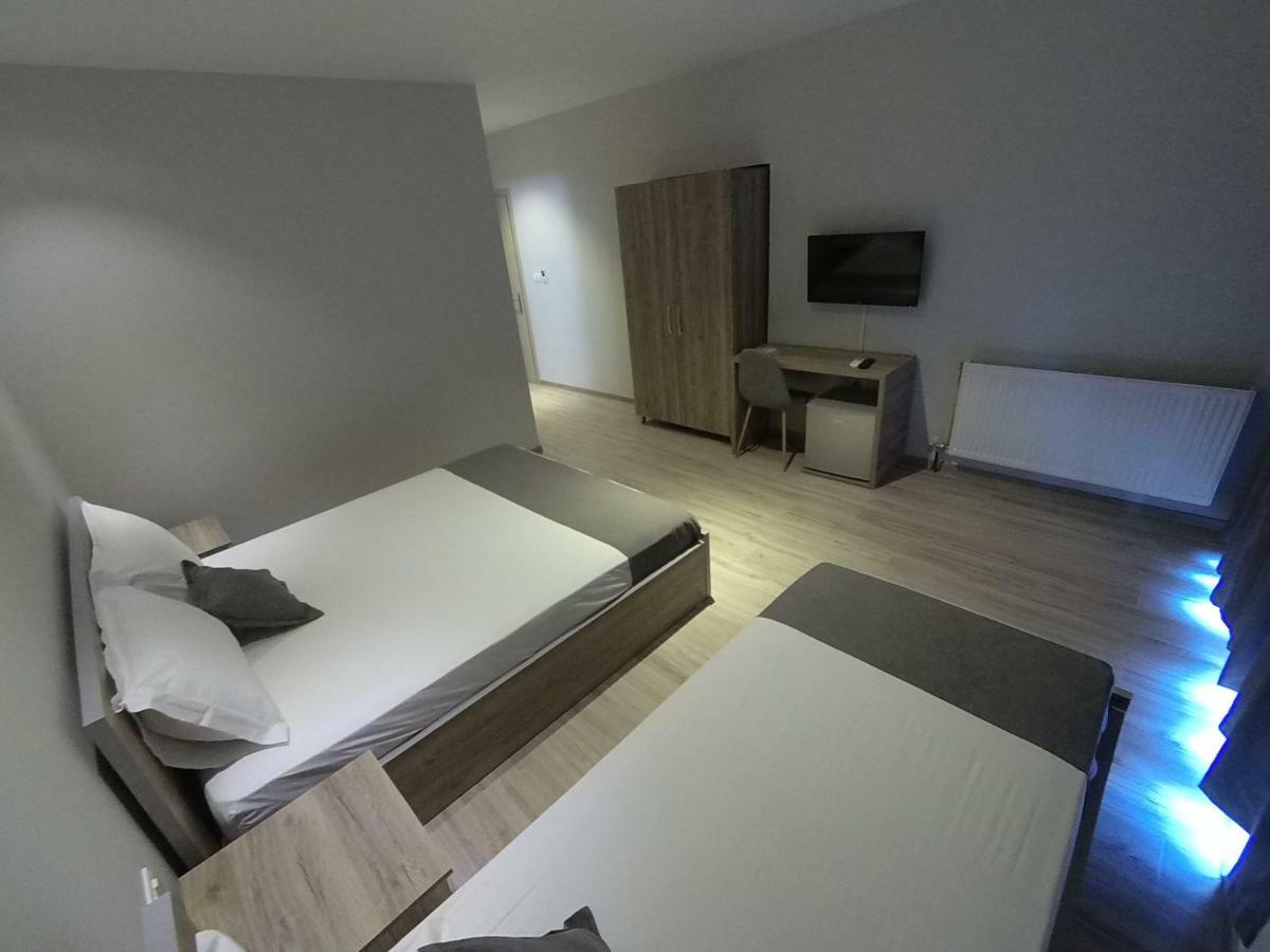 Hotel Vila Nino Μπεράτ Εξωτερικό φωτογραφία