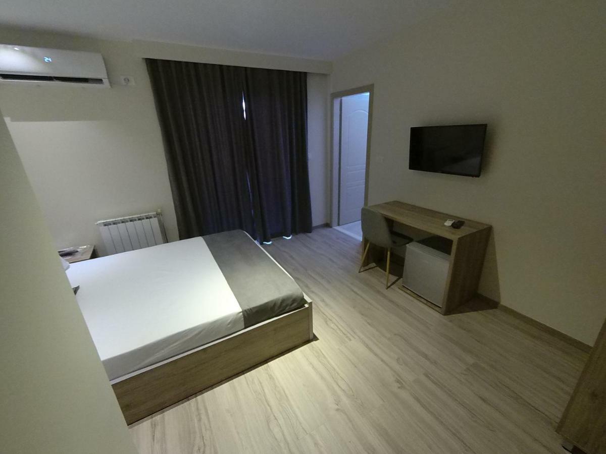 Hotel Vila Nino Μπεράτ Εξωτερικό φωτογραφία
