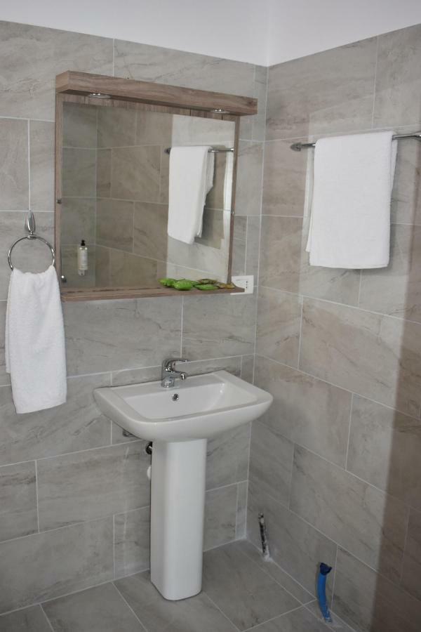 Hotel Vila Nino Μπεράτ Εξωτερικό φωτογραφία