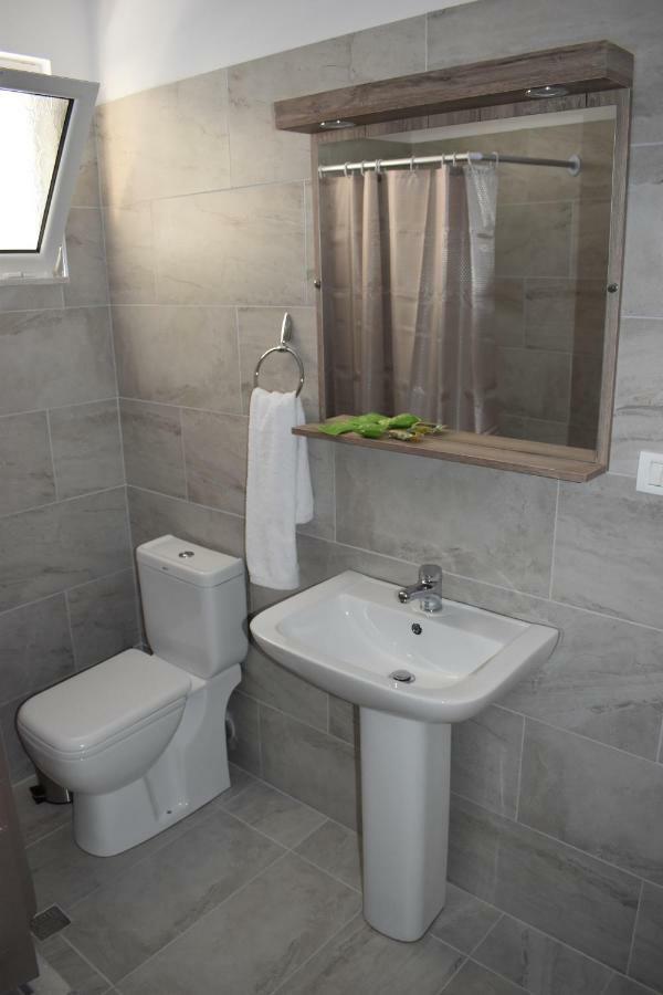 Hotel Vila Nino Μπεράτ Εξωτερικό φωτογραφία